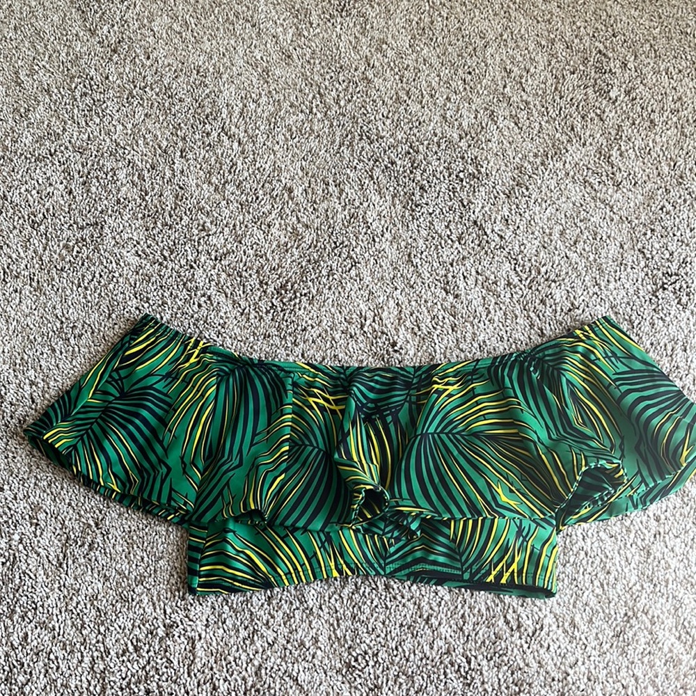 Kingdom state off shoulder bikini top